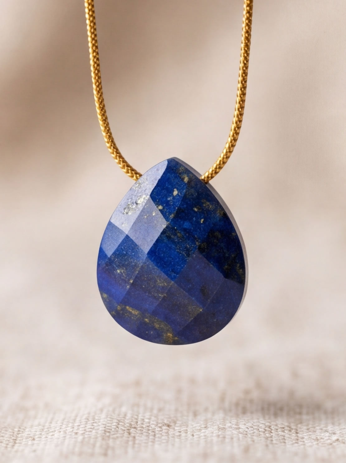 Opulent Lapis Lazuli Elegant Necklace for Queen